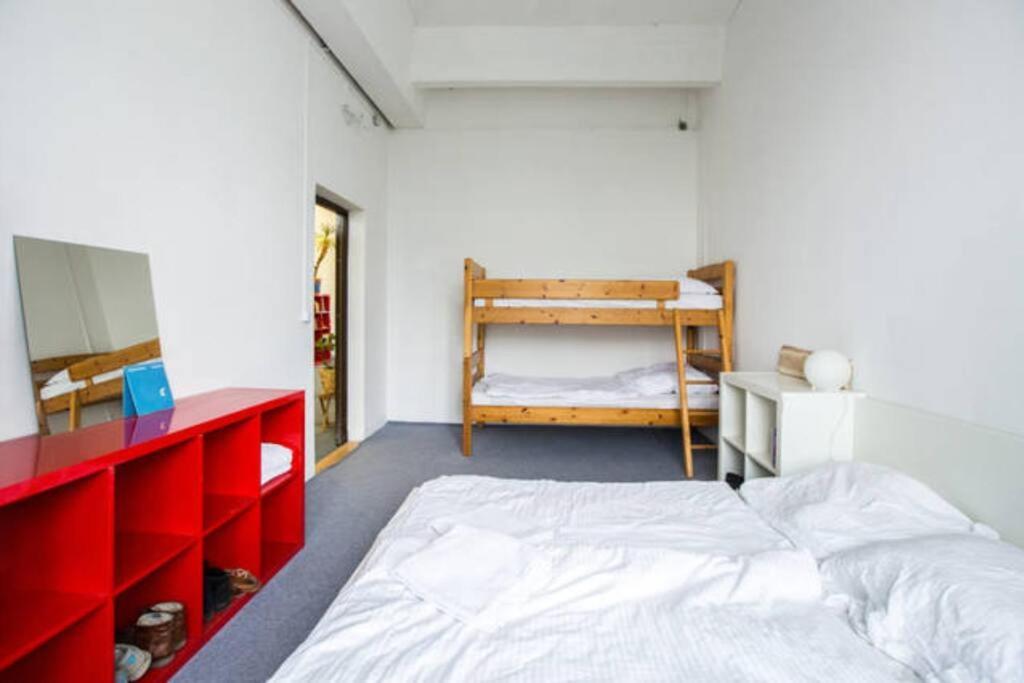 200qm Loft For Friends And Family - On The Spree! Berlijn